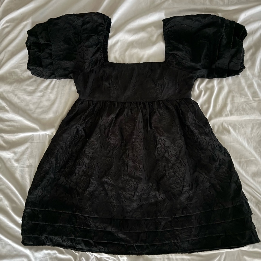 Baevely by Wellmade | Black Puff-sleeve Babydoll Dress with Floral Pattern